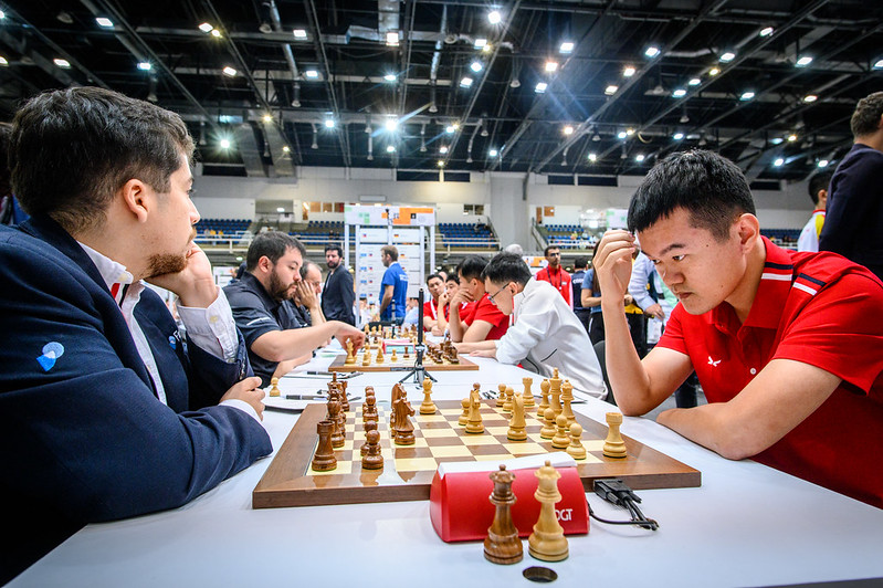 Crostóbal Henriquez Villagra vs. el Campeón del Mundo Ding Liren | Foto: Mihal Walusza